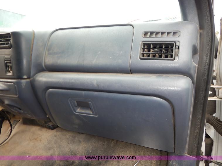 image for item J6380 2000 Ford F350 Crew Cab flatbed pickup truck