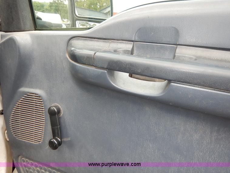 image for item J6380 2000 Ford F350 Crew Cab flatbed pickup truck