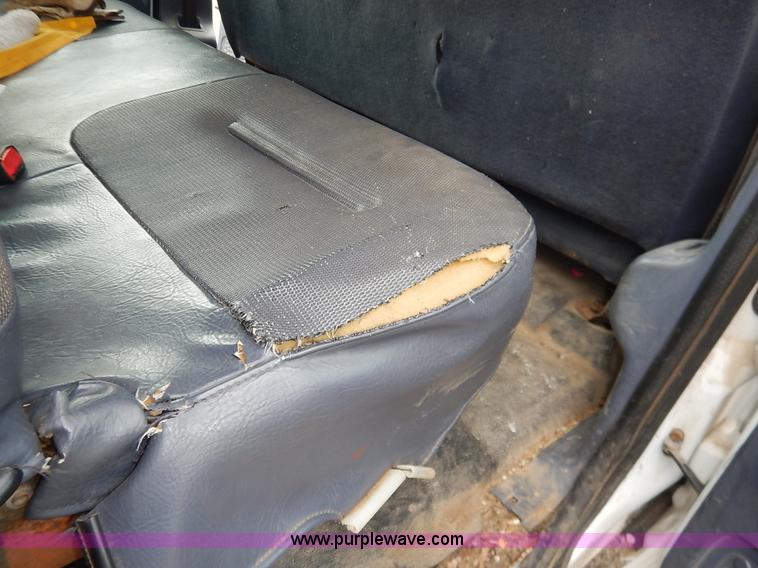 image for item J6380 2000 Ford F350 Crew Cab flatbed pickup truck