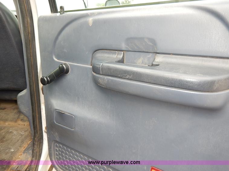 image for item J6380 2000 Ford F350 Crew Cab flatbed pickup truck