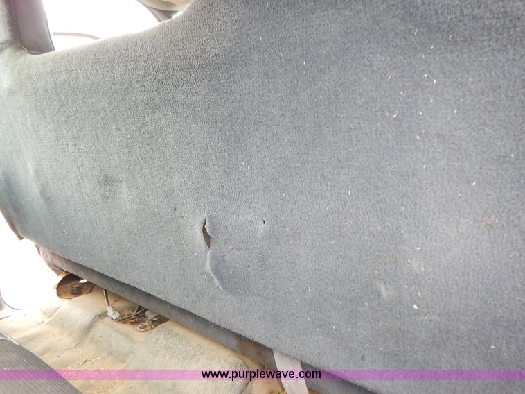 image for item J6380 2000 Ford F350 Crew Cab flatbed pickup truck