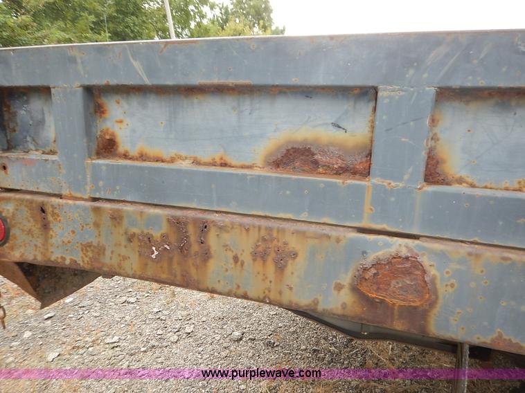 image for item J6380 2000 Ford F350 Crew Cab flatbed pickup truck