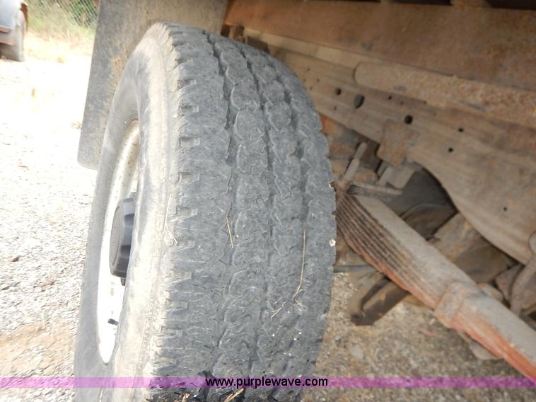 image for item J6380 2000 Ford F350 Crew Cab flatbed pickup truck