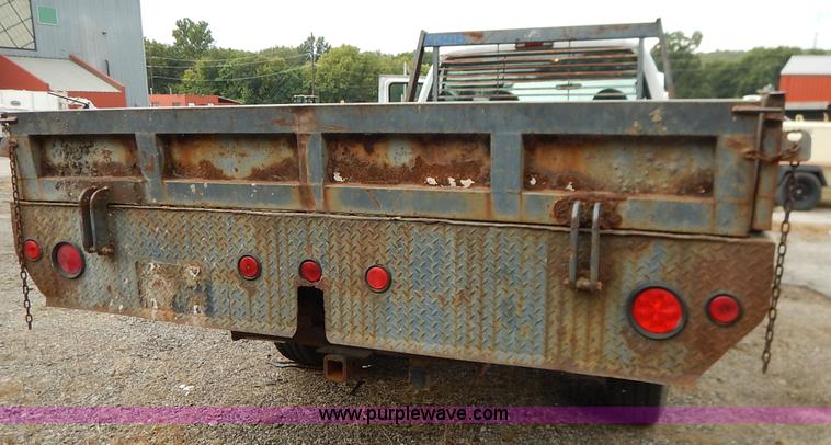 image for item J6380 2000 Ford F350 Crew Cab flatbed pickup truck