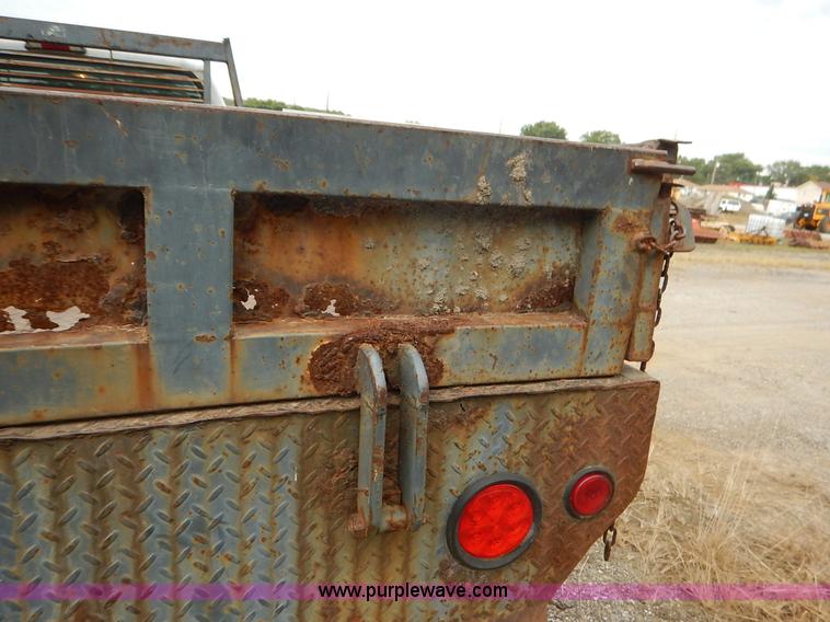 image for item J6380 2000 Ford F350 Crew Cab flatbed pickup truck