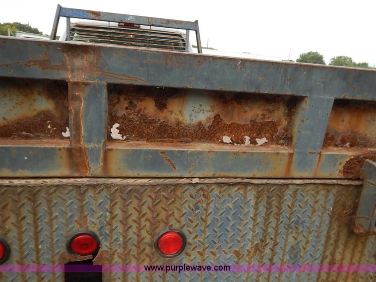 image for item J6380 2000 Ford F350 Crew Cab flatbed pickup truck