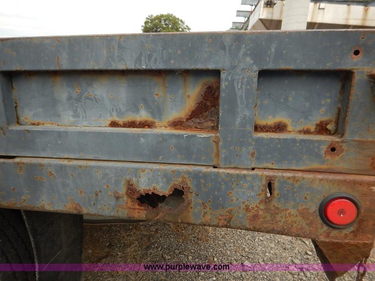 image for item J6380 2000 Ford F350 Crew Cab flatbed pickup truck