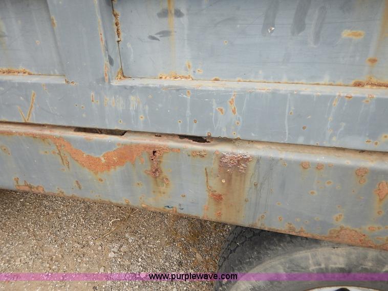 image for item J6380 2000 Ford F350 Crew Cab flatbed pickup truck