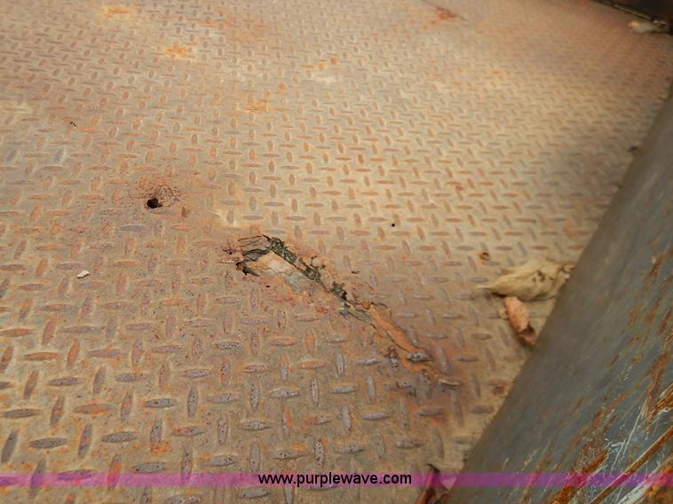 image for item J6380 2000 Ford F350 Crew Cab flatbed pickup truck