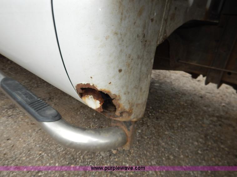 image for item J6380 2000 Ford F350 Crew Cab flatbed pickup truck