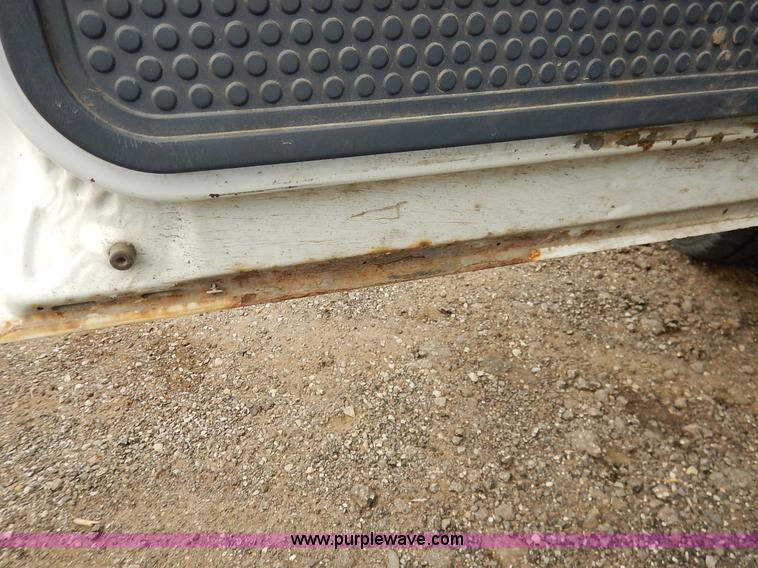 image for item J6380 2000 Ford F350 Crew Cab flatbed pickup truck