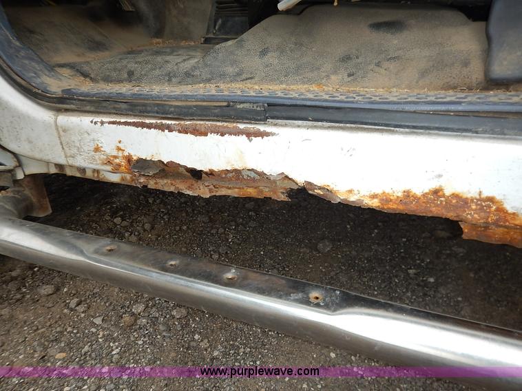 image for item J6380 2000 Ford F350 Crew Cab flatbed pickup truck