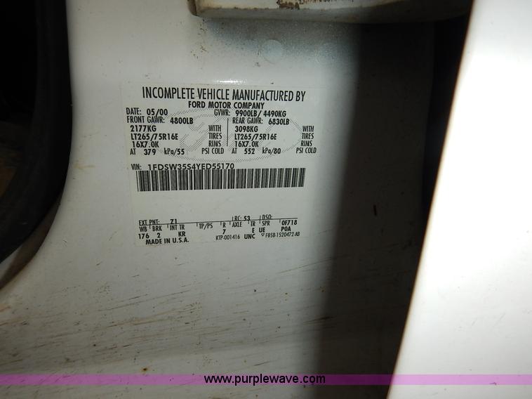 image for item J6380 2000 Ford F350 Crew Cab flatbed pickup truck