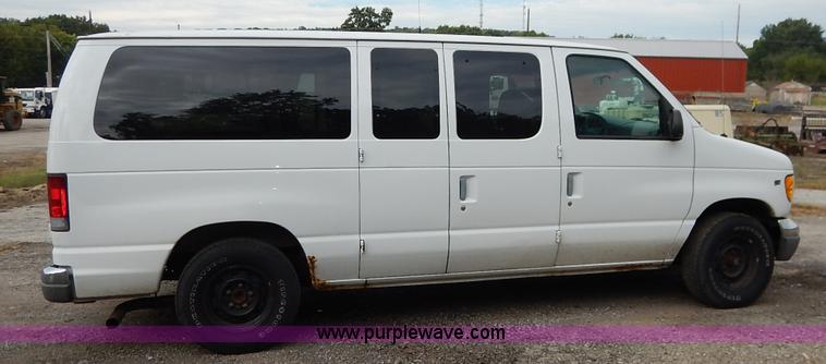 image for item J6381 1998 Ford Club Wagon van
