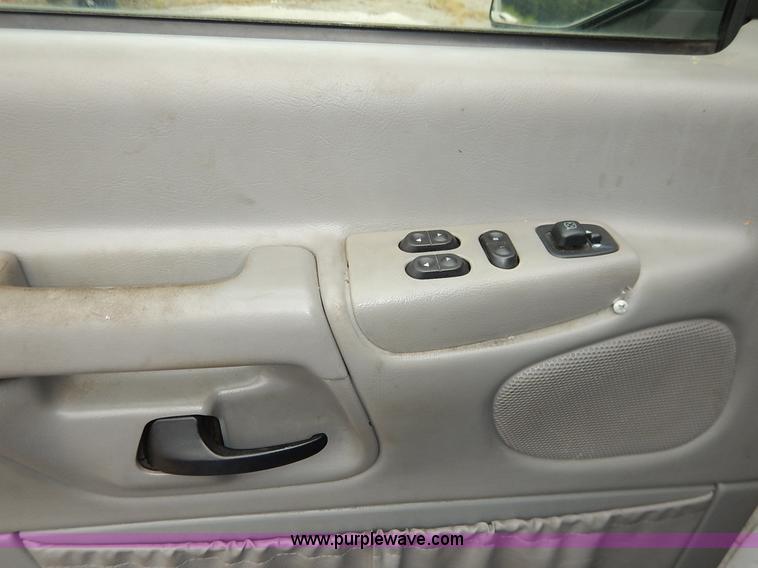 image for item J6381 1998 Ford Club Wagon van