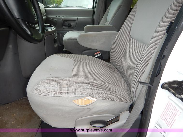 image for item J6381 1998 Ford Club Wagon van