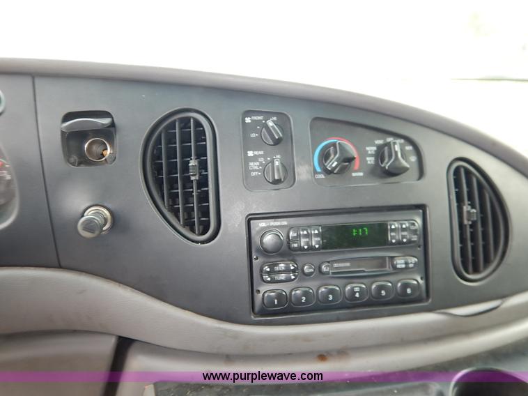 image for item J6381 1998 Ford Club Wagon van