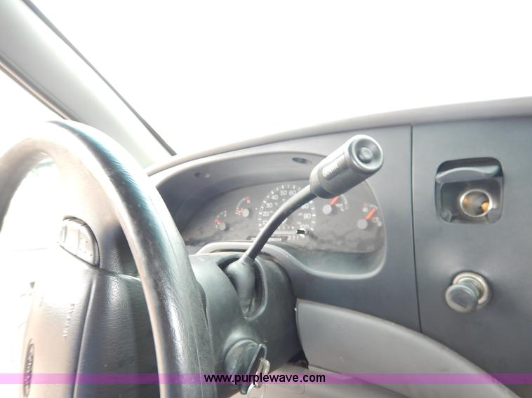 image for item J6381 1998 Ford Club Wagon van