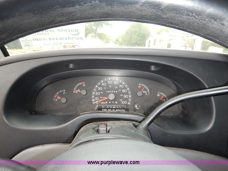 image for item J6381 1998 Ford Club Wagon van