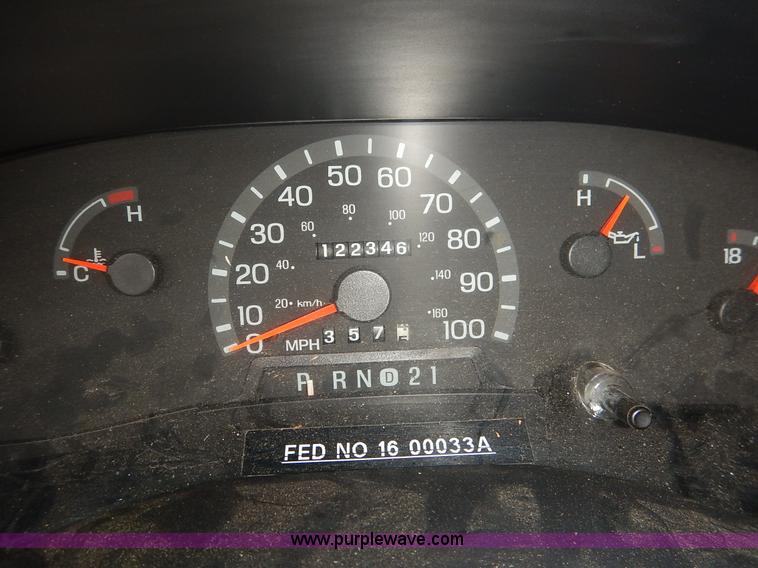 image for item J6381 1998 Ford Club Wagon van