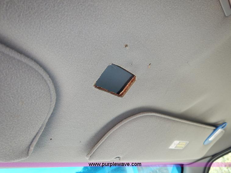 image for item J6381 1998 Ford Club Wagon van