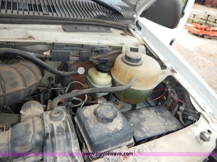 image for item J6381 1998 Ford Club Wagon van