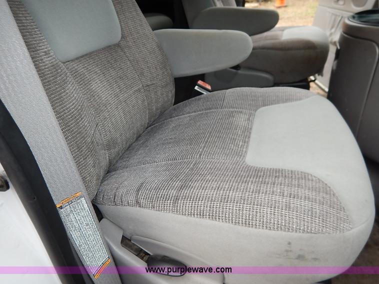 image for item J6381 1998 Ford Club Wagon van