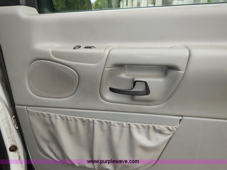 image for item J6381 1998 Ford Club Wagon van