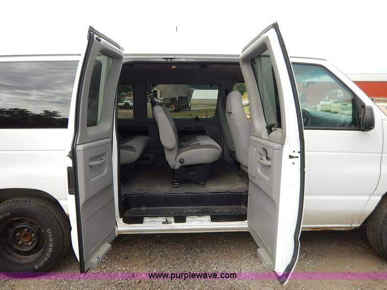 image for item J6381 1998 Ford Club Wagon van