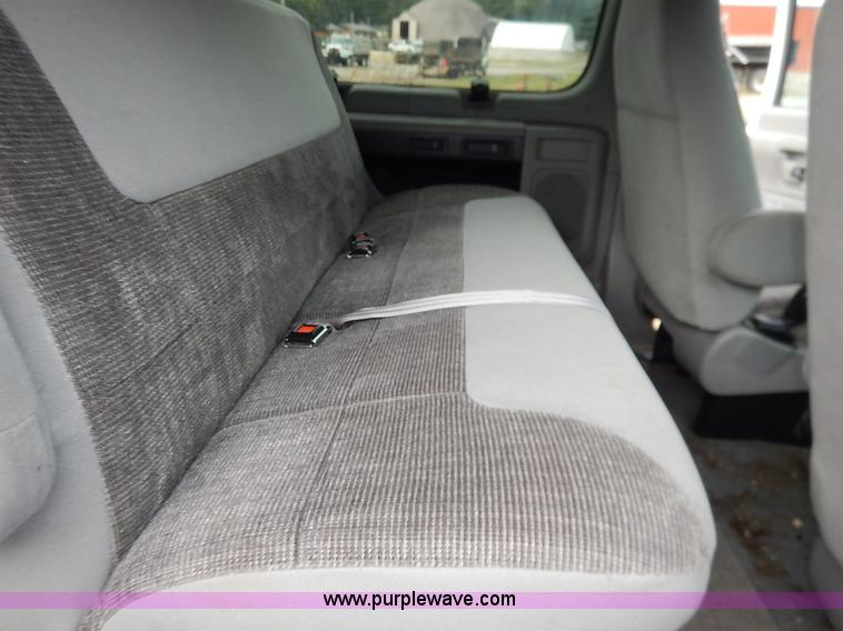 image for item J6381 1998 Ford Club Wagon van