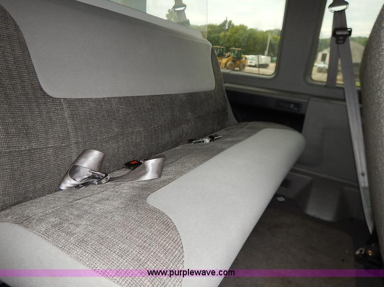 image for item J6381 1998 Ford Club Wagon van