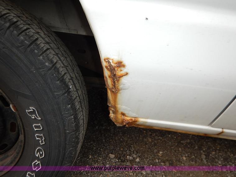 image for item J6381 1998 Ford Club Wagon van