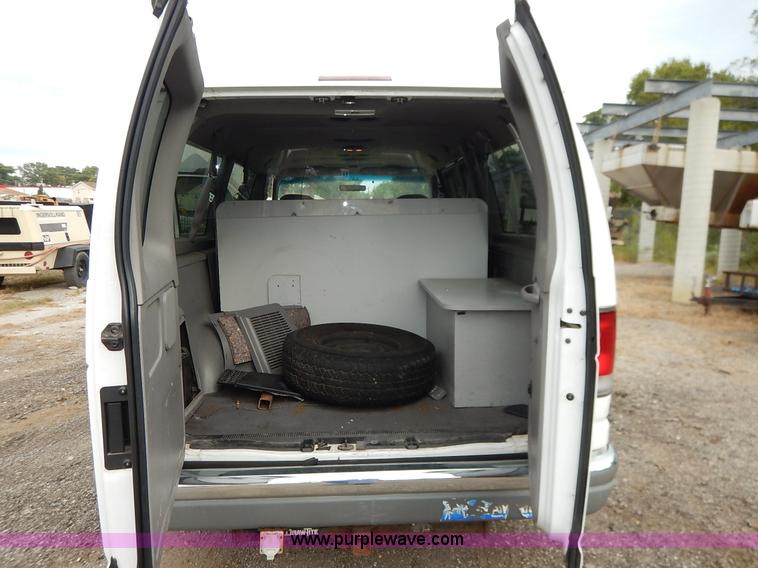 image for item J6381 1998 Ford Club Wagon van