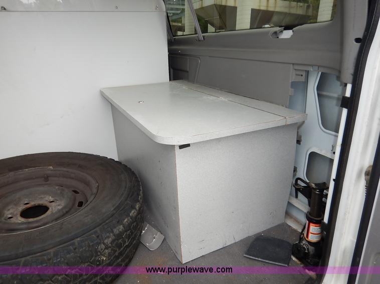 image for item J6381 1998 Ford Club Wagon van