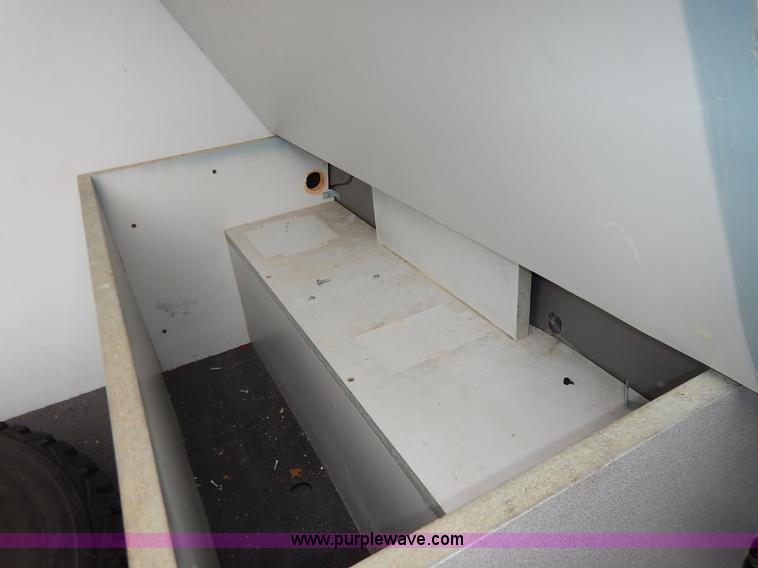 image for item J6381 1998 Ford Club Wagon van