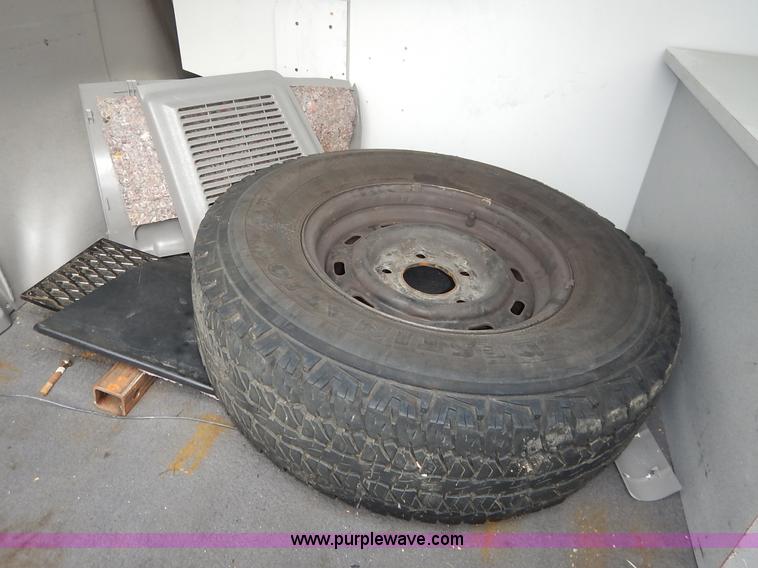 image for item J6381 1998 Ford Club Wagon van