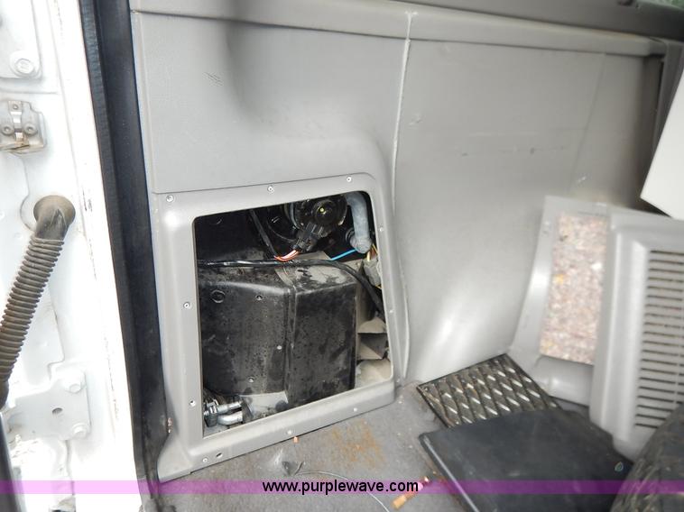 image for item J6381 1998 Ford Club Wagon van