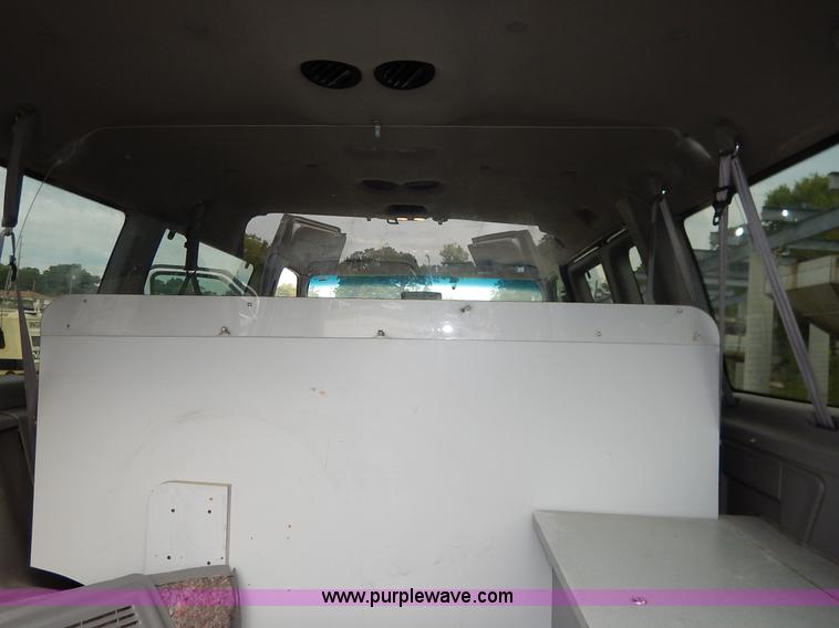 image for item J6381 1998 Ford Club Wagon van