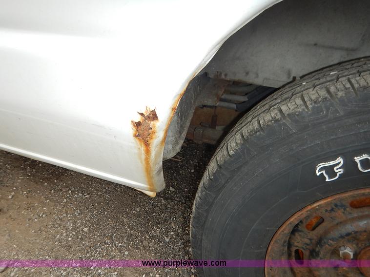 image for item J6381 1998 Ford Club Wagon van