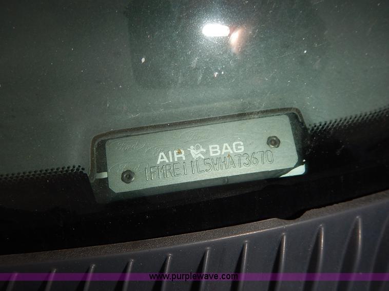 image for item J6381 1998 Ford Club Wagon van