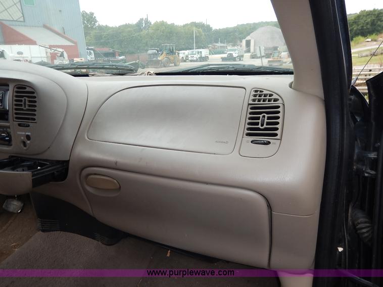 image for item J6382 2001 Ford F150 SuperCab pickup truck