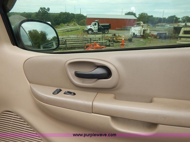 image for item J6382 2001 Ford F150 SuperCab pickup truck