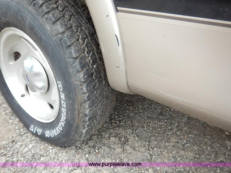 image for item J6382 2001 Ford F150 SuperCab pickup truck