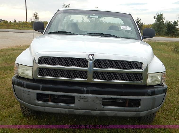 image for item J6392 2001 Dodge Ram 1500 pickup truck