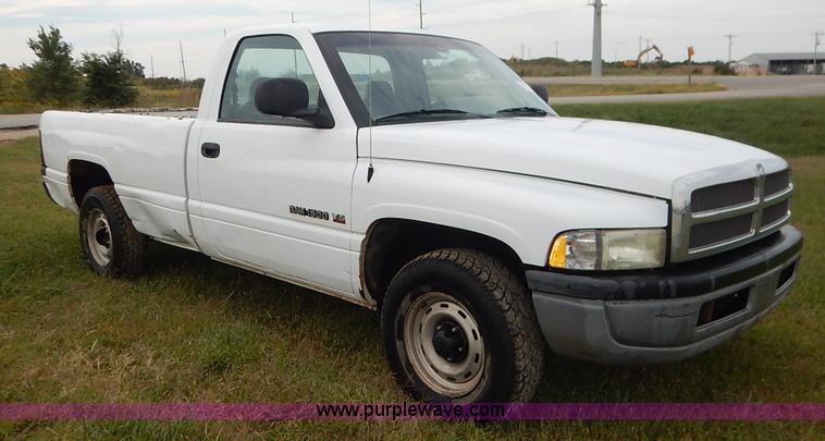 image for item J6392 2001 Dodge Ram 1500 pickup truck