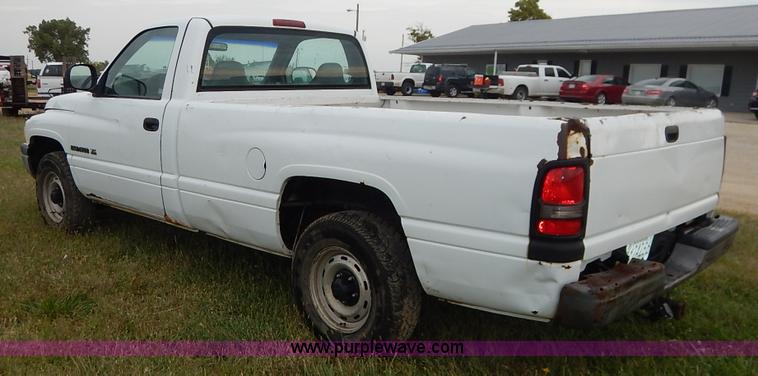 image for item J6392 2001 Dodge Ram 1500 pickup truck