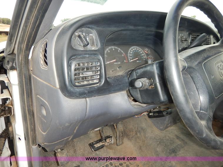 image for item J6392 2001 Dodge Ram 1500 pickup truck