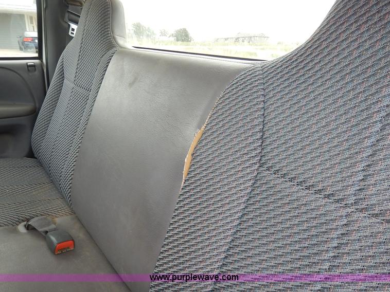 image for item J6392 2001 Dodge Ram 1500 pickup truck