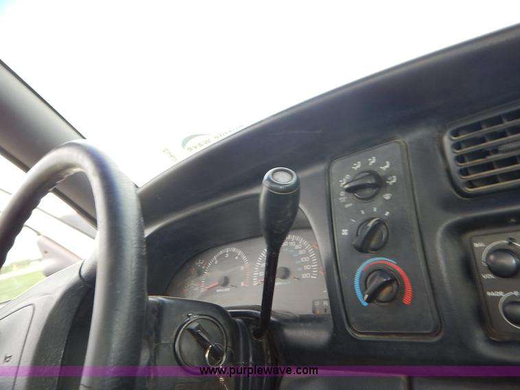 image for item J6392 2001 Dodge Ram 1500 pickup truck