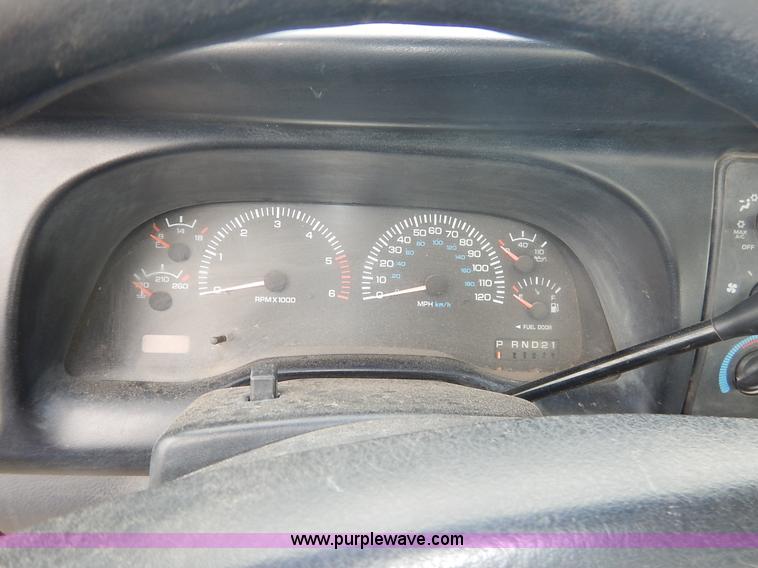 image for item J6392 2001 Dodge Ram 1500 pickup truck